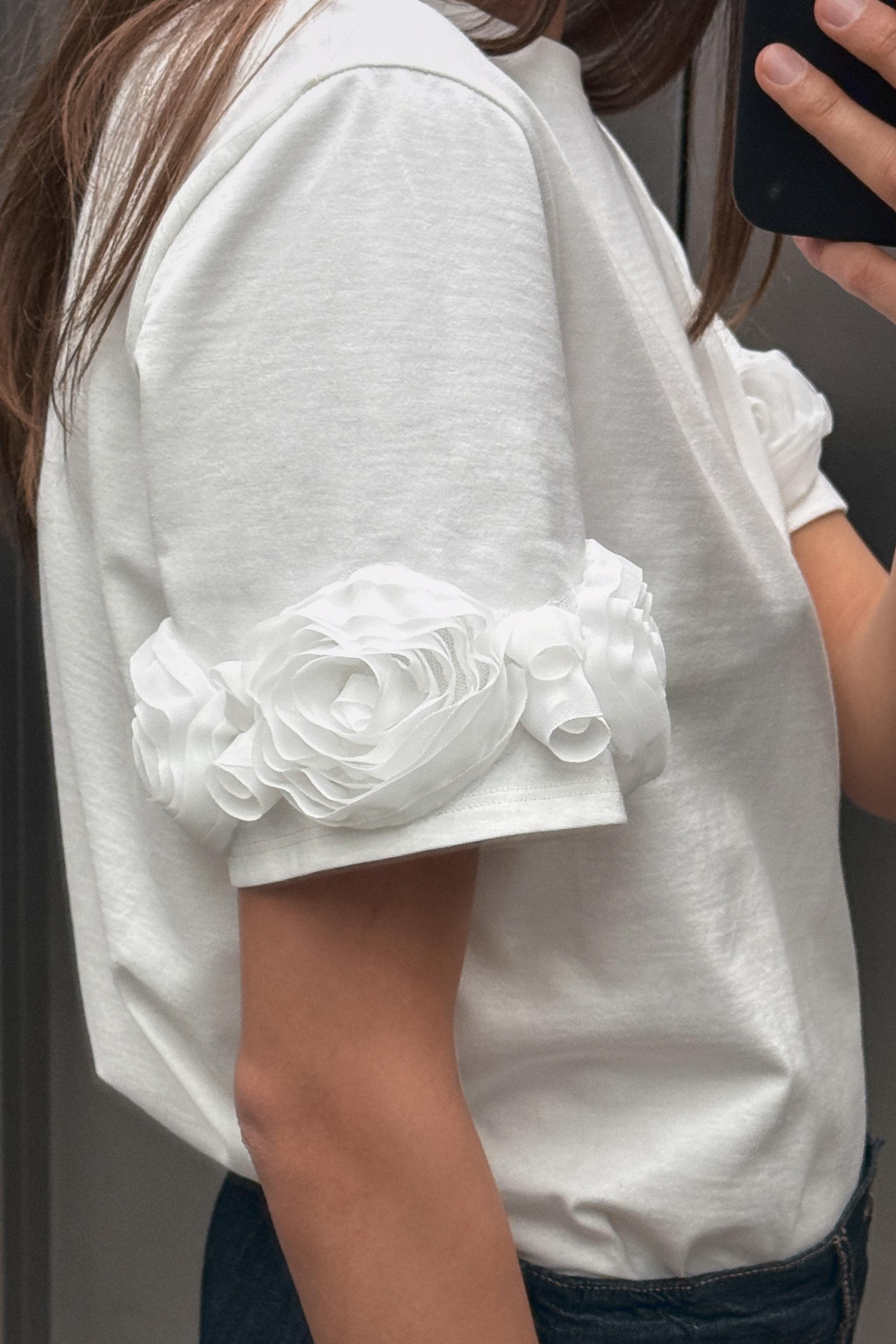 T-SHIRT FLEURS VOLUME